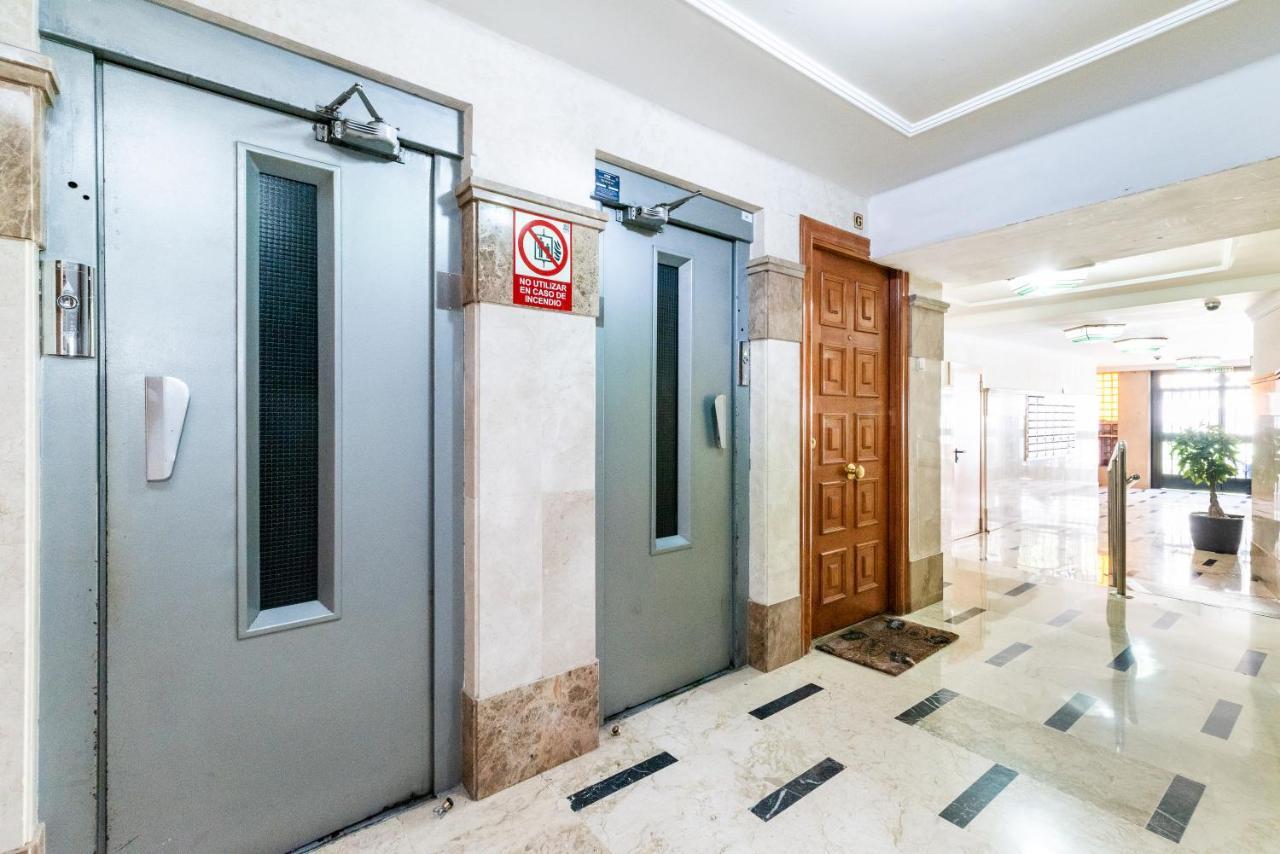 Elegante Y Centrico Alojamiento En Granada Apartamento Exterior foto